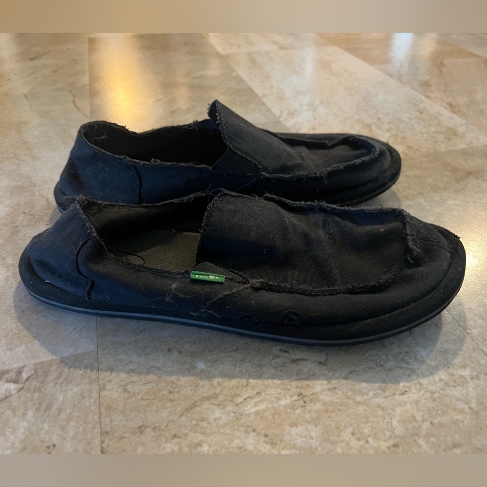 Sanuks slip on shoes in great condition.